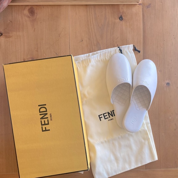 FENDI SLIPPERS - Picture 2 of 11